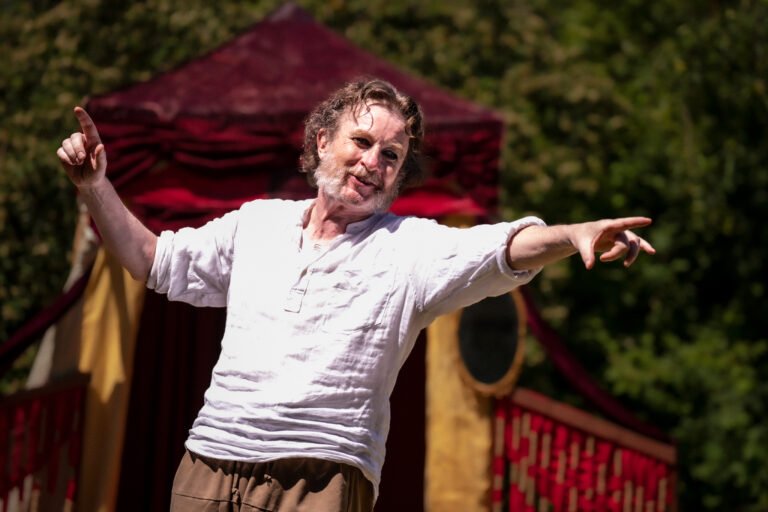 Keith pointing- High Res