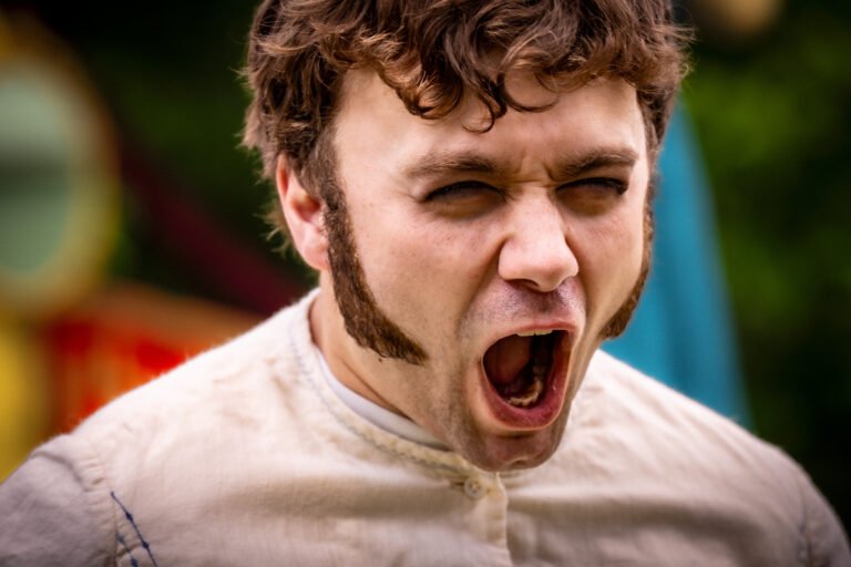 Tom shouting - High REs